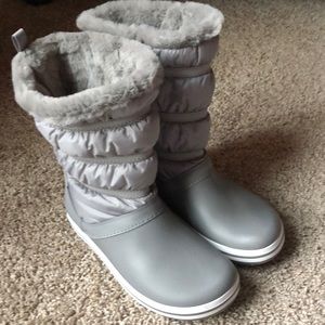 Gray croc boots, faux fur lined